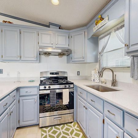 Assateague Point - Bay Breeze Villa Berlin Bagian luar foto